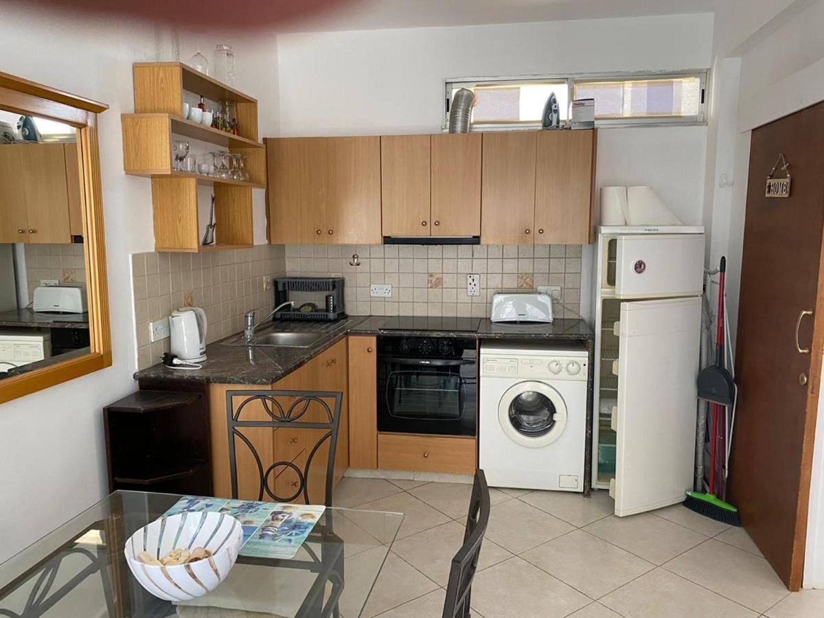 1 Bedroom Flat 200M From The Beach In Germasogia Tourist Area Limassol Exterior photo